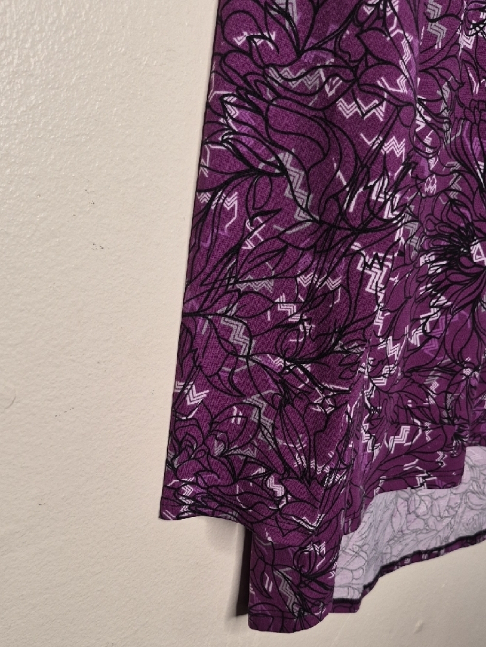 LuLaRoe Purple Floral Long Sleeve Scoop Neck Top - Picture 4 of 9